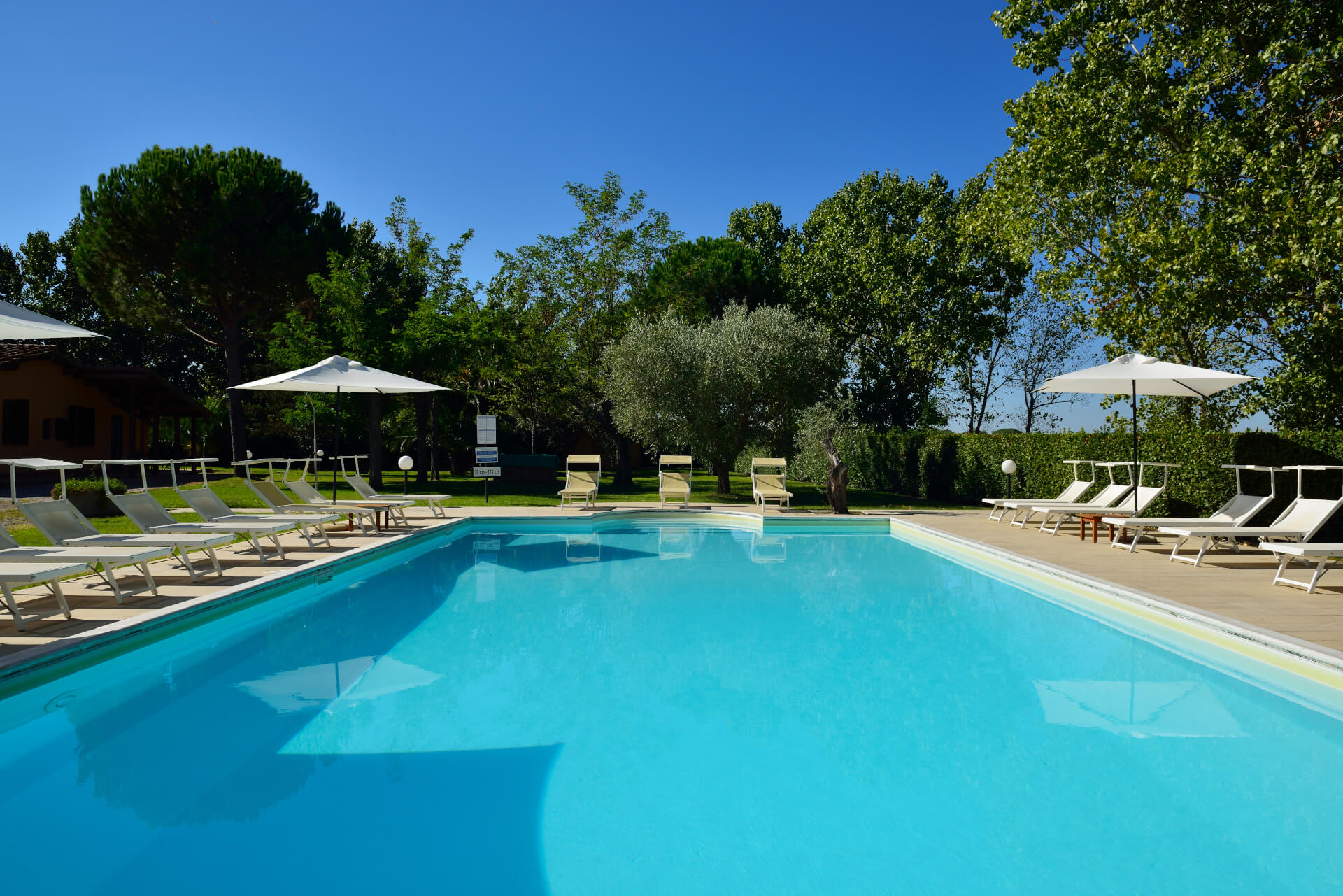 piscina-capanne piscina hotel maremma
